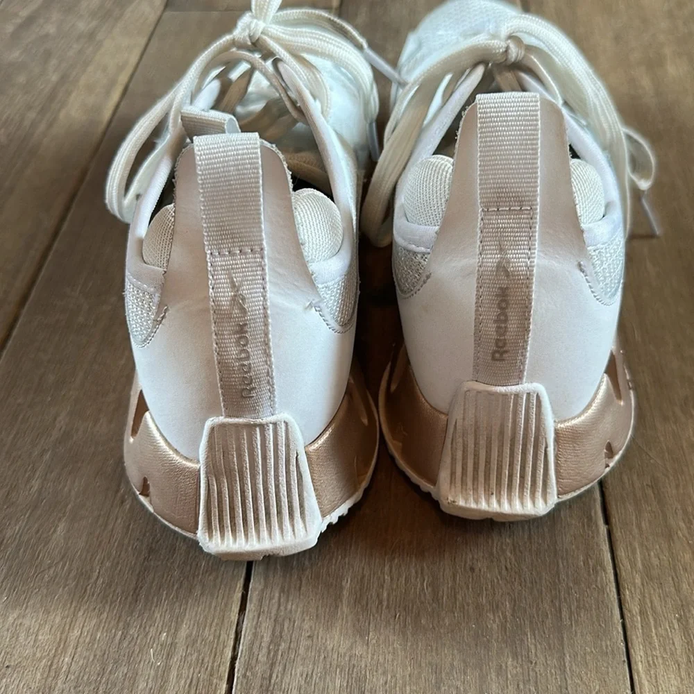 Reebok women’s zig dynamica sneakers size 8